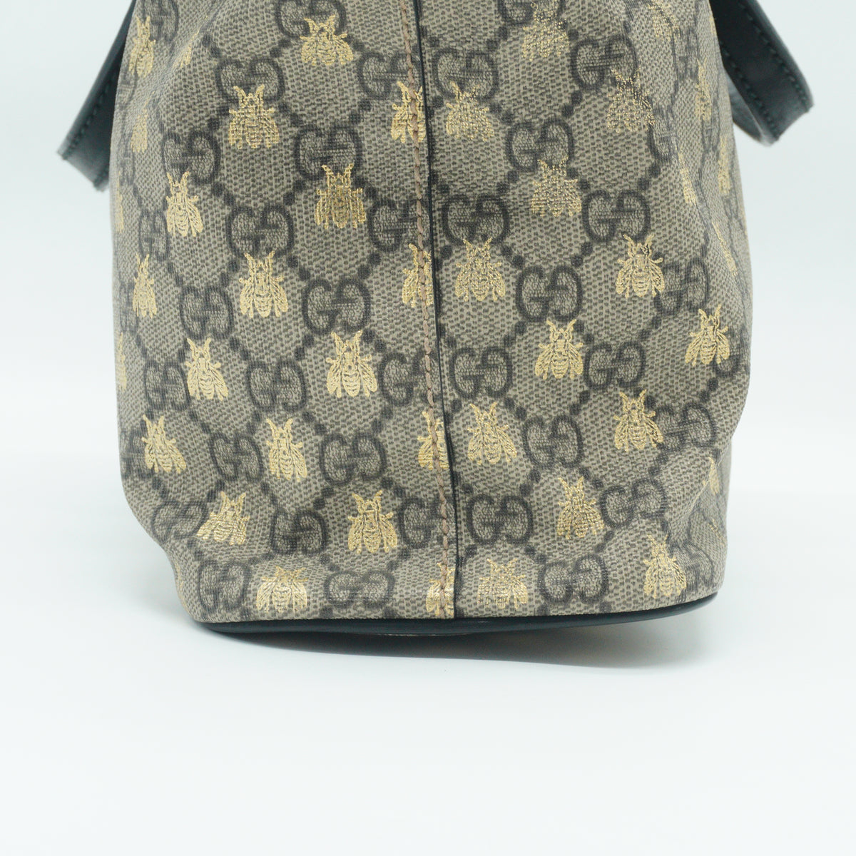 Gucci	GG Supreme Bees Small Soft Tote GHW