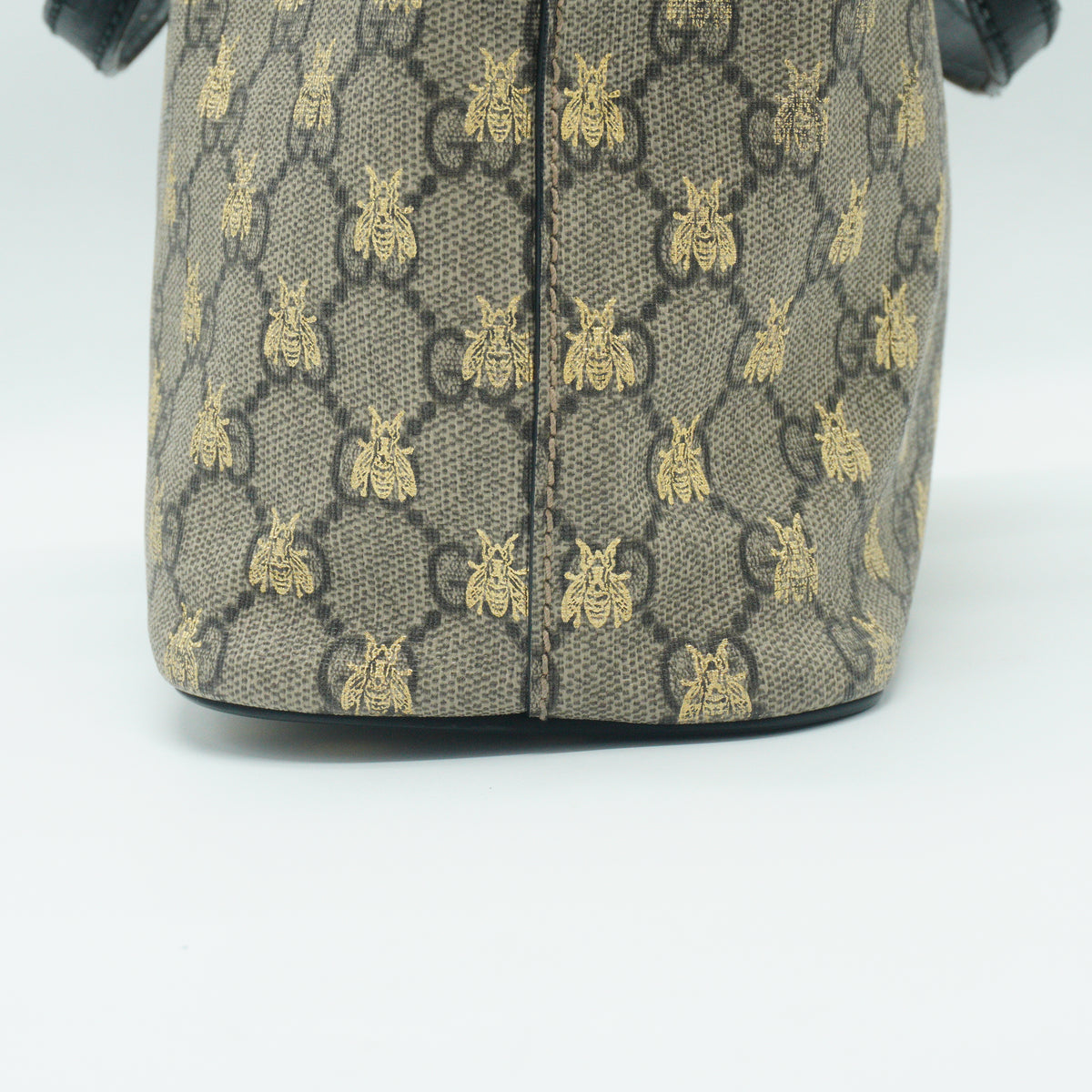 Gucci	GG Supreme Bees Small Soft Tote GHW