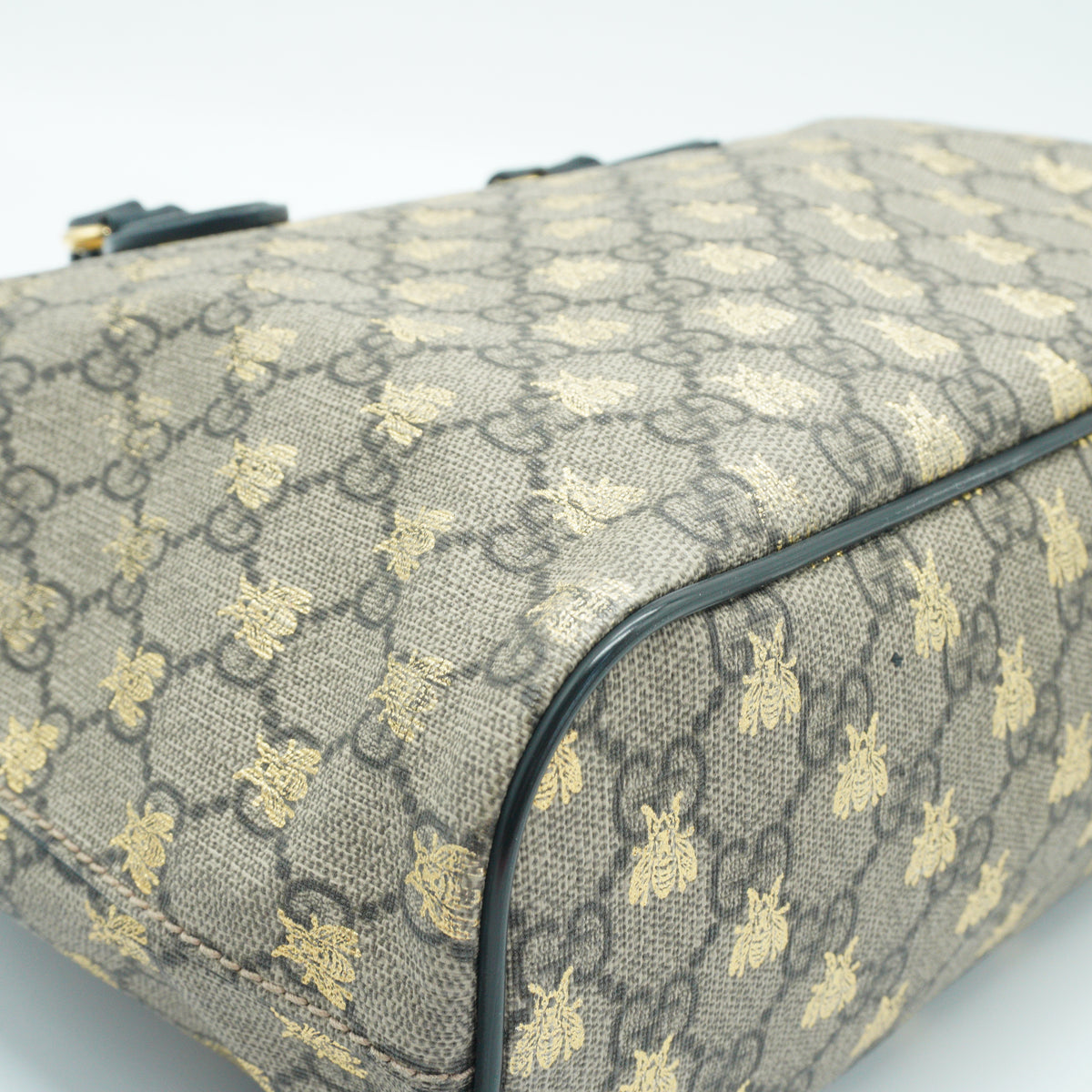 Gucci	GG Supreme Bees Small Soft Tote GHW