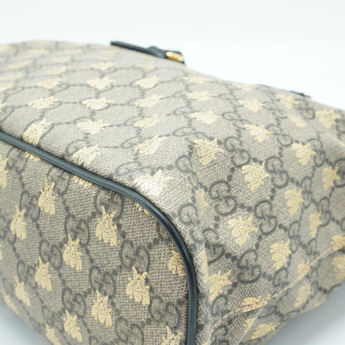 Gucci	GG Supreme Bees Small Soft Tote GHW