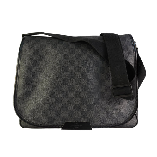 Louis Vuitton	Daniel Messenger Graphite Bag Black