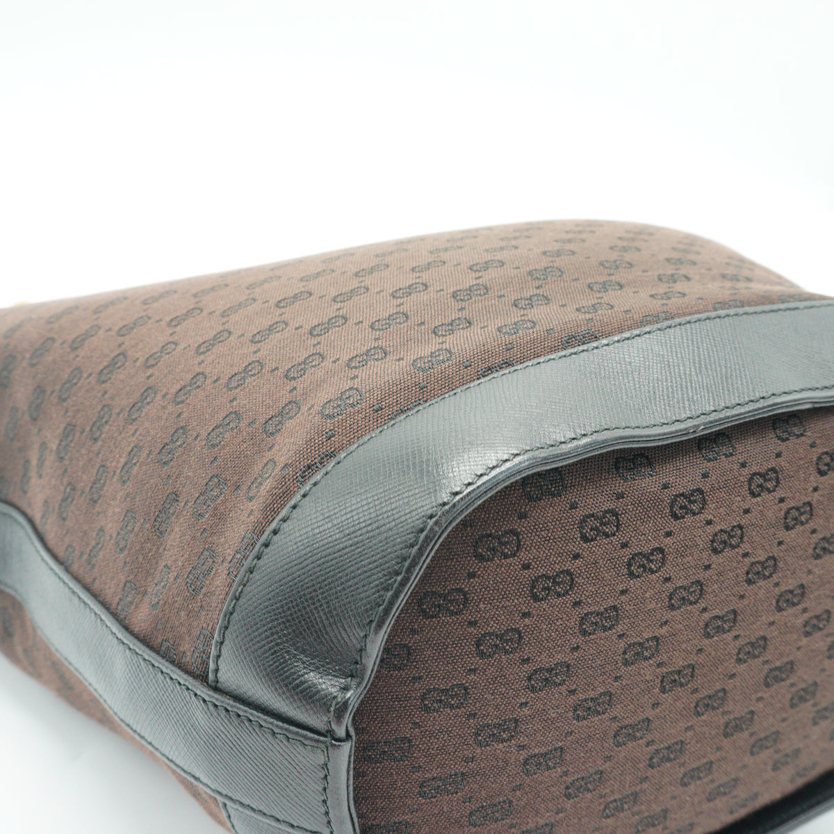 Gucci	Micro GG Supreme Bucket Bag Brown GHW
