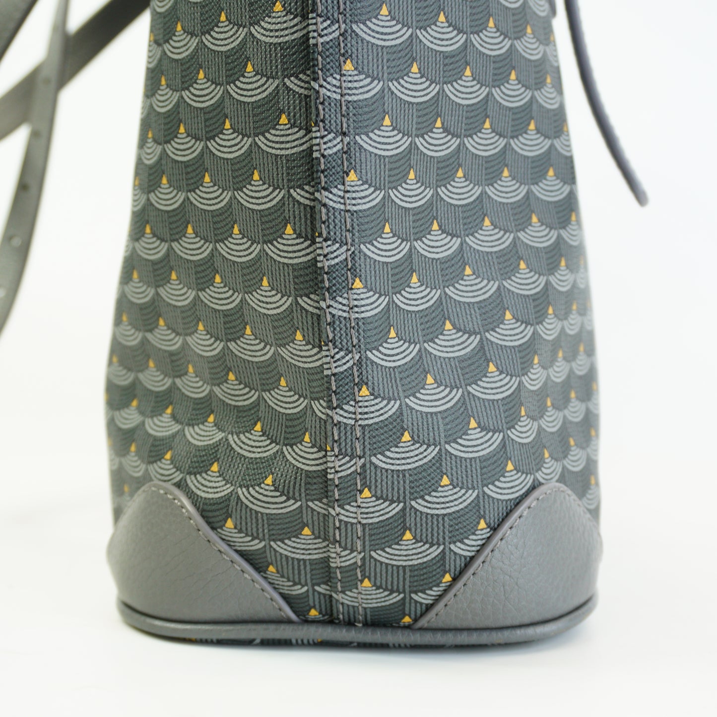 FLP	Daily Battle 27 Tote Bag GHW