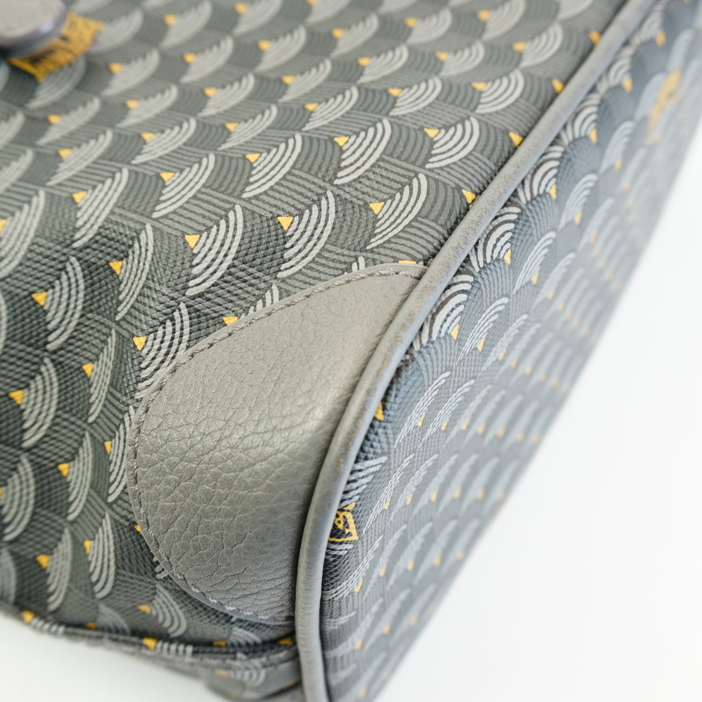 FLP	Daily Battle 27 Tote Bag GHW