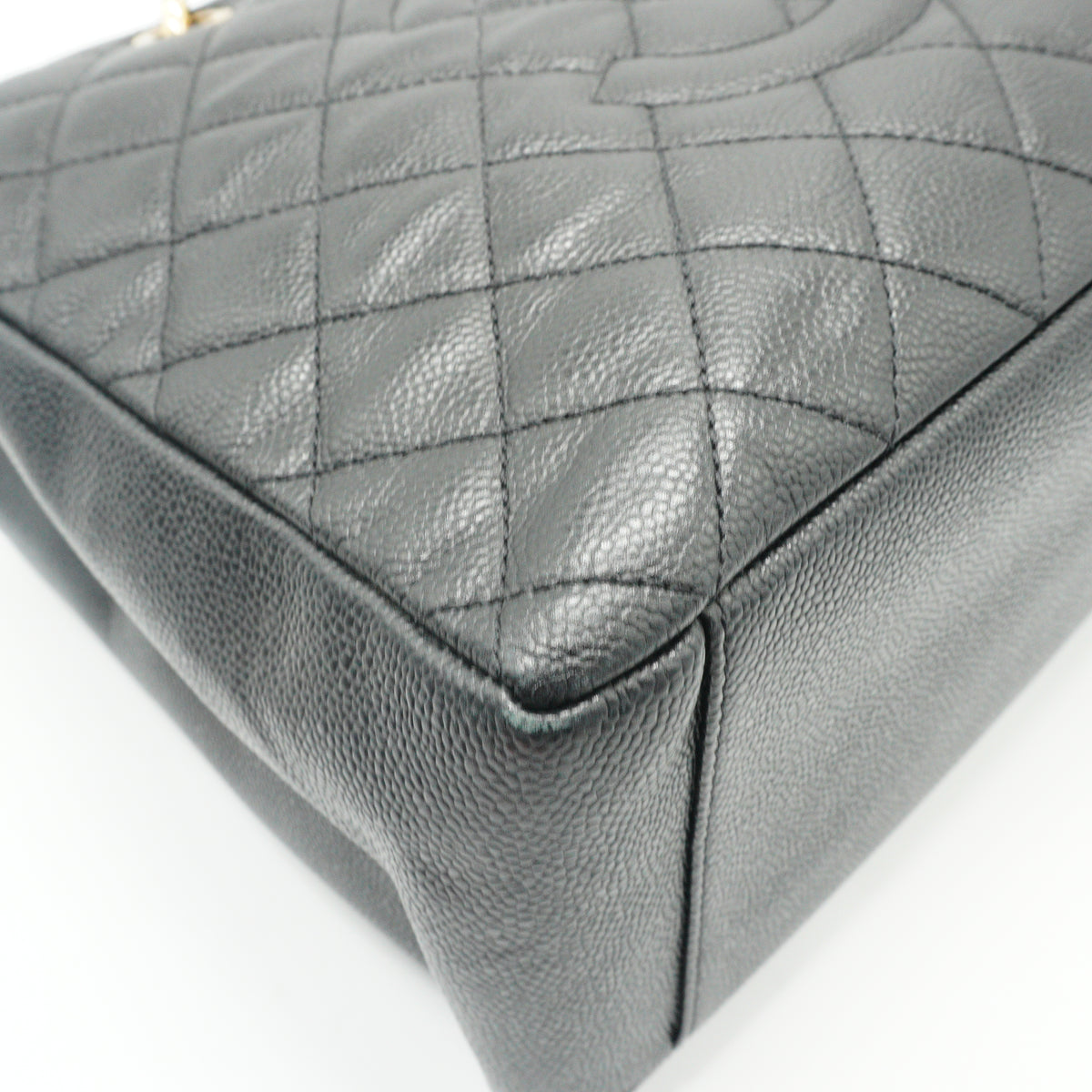 Chanel	Grand Shopping Tote Medium Black GHW