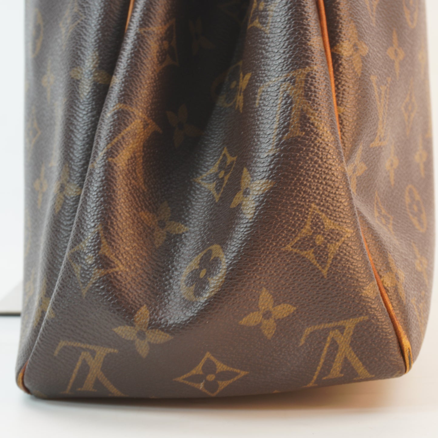 Louis Vuitton	Batignolles Horizontal GHW Large