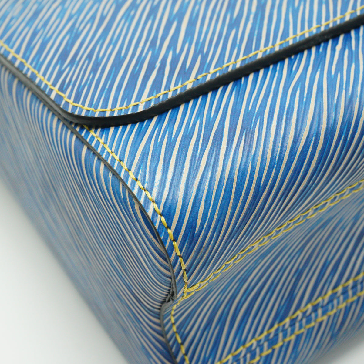 Louis Vuitton Twist MM Handbag Blue SHW