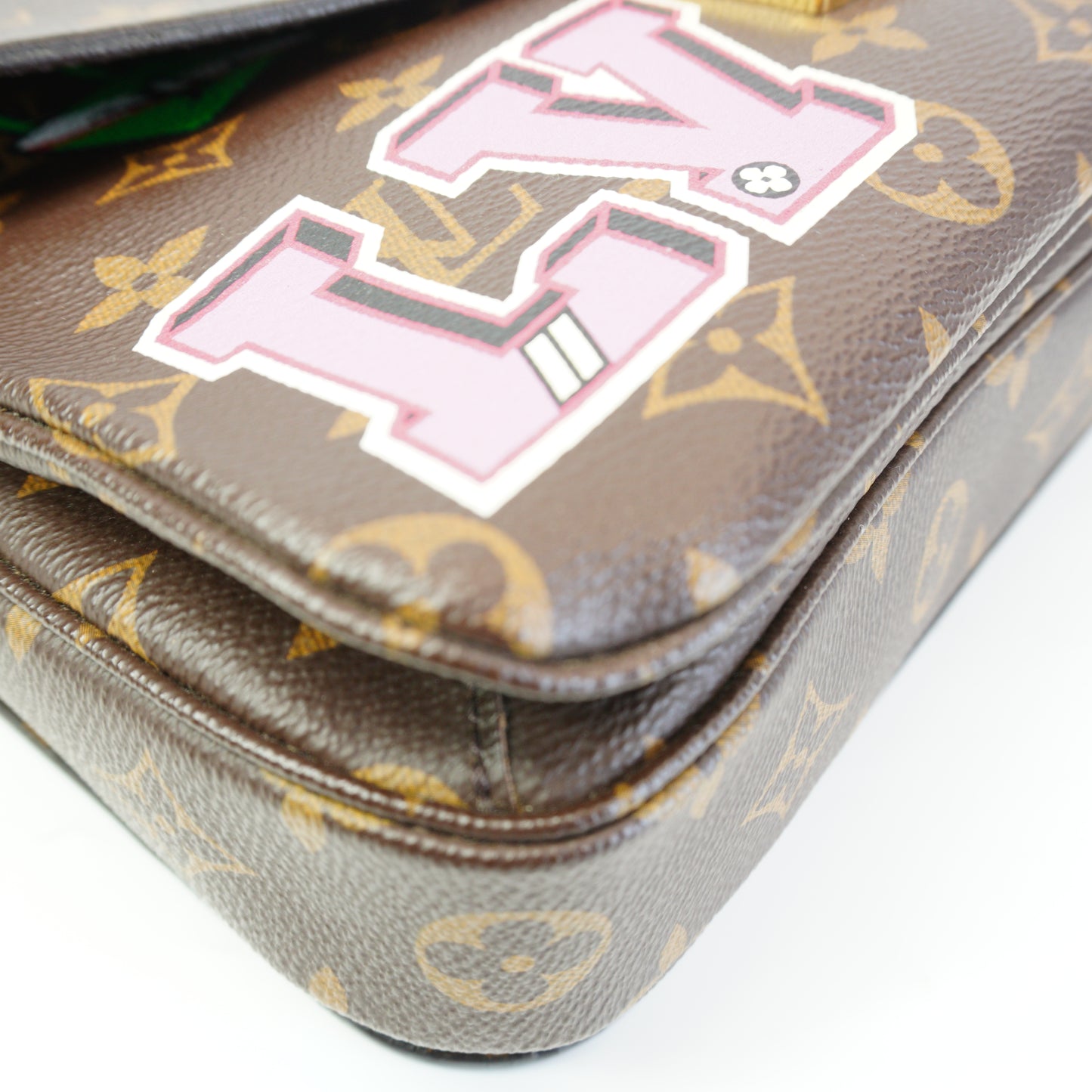 Louis Vuitton	Patches Pochette Metis GHW Small
