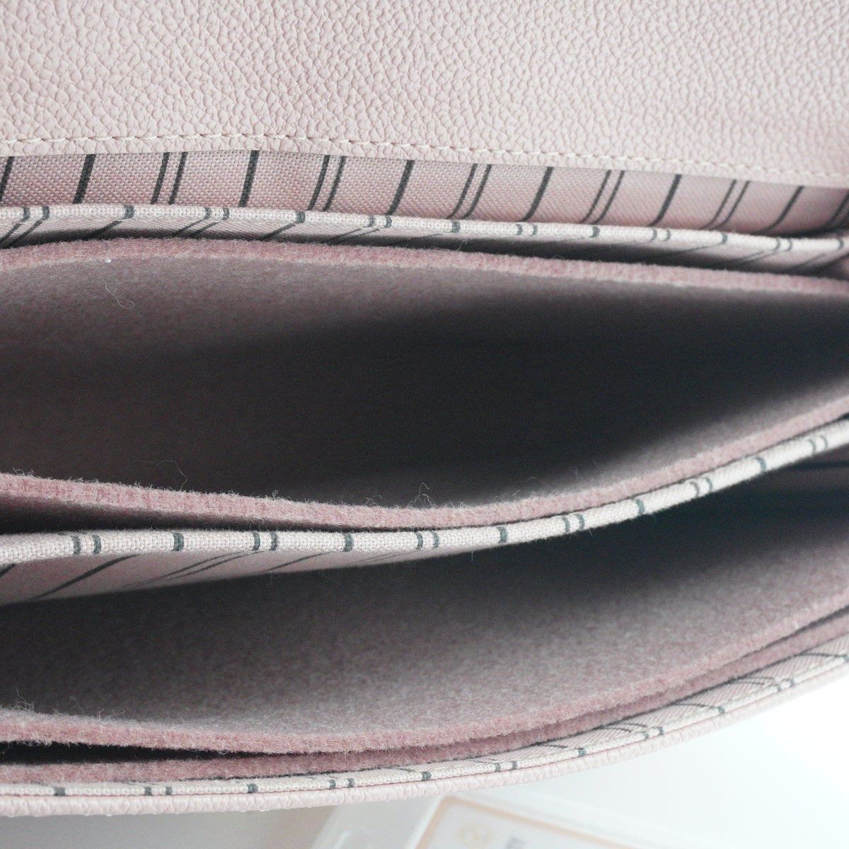 Louis Vuitton Pochette Metis MM Mono Empreinte Pink GHW