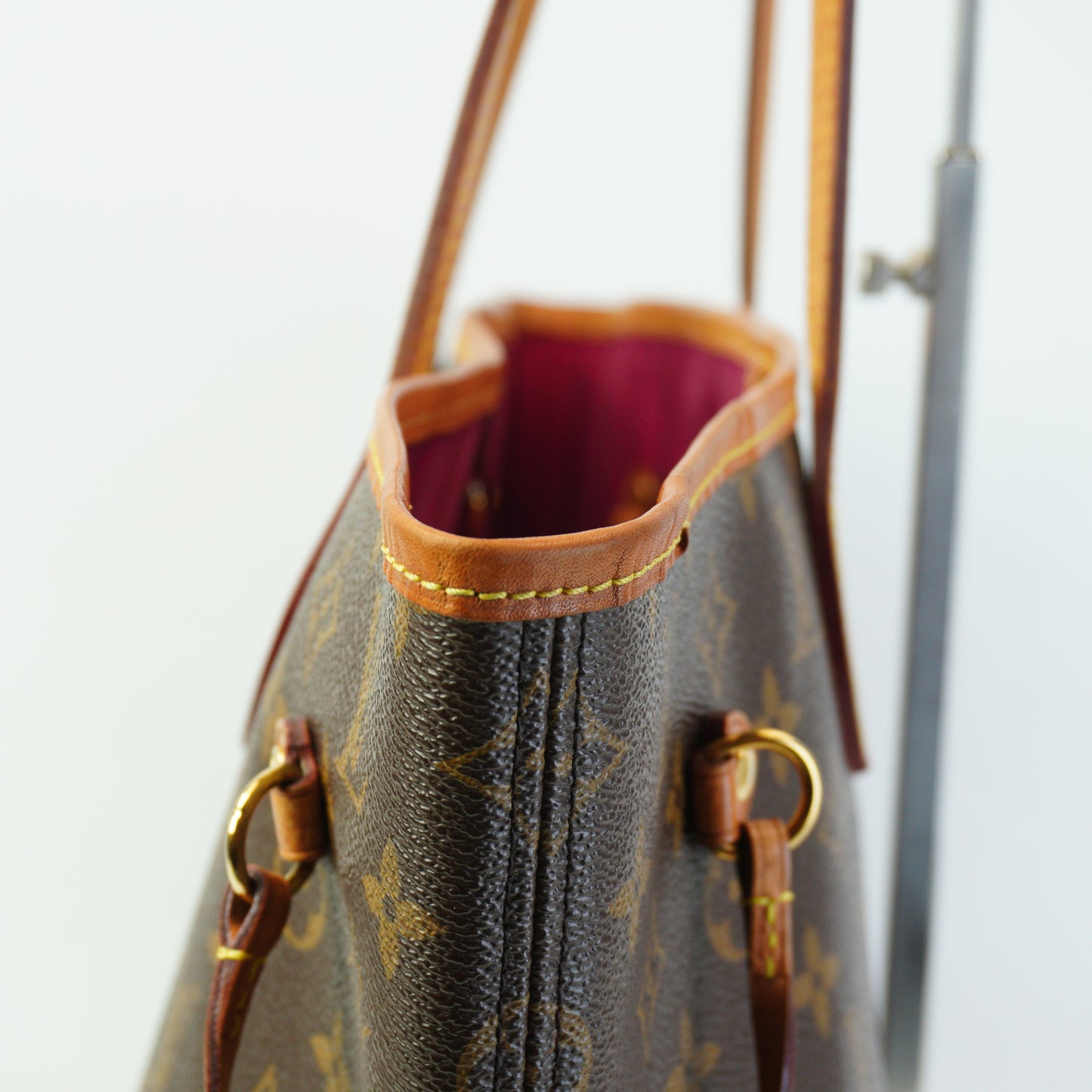 Louis Vuitton	Neverfull Tote Bag GHW MM