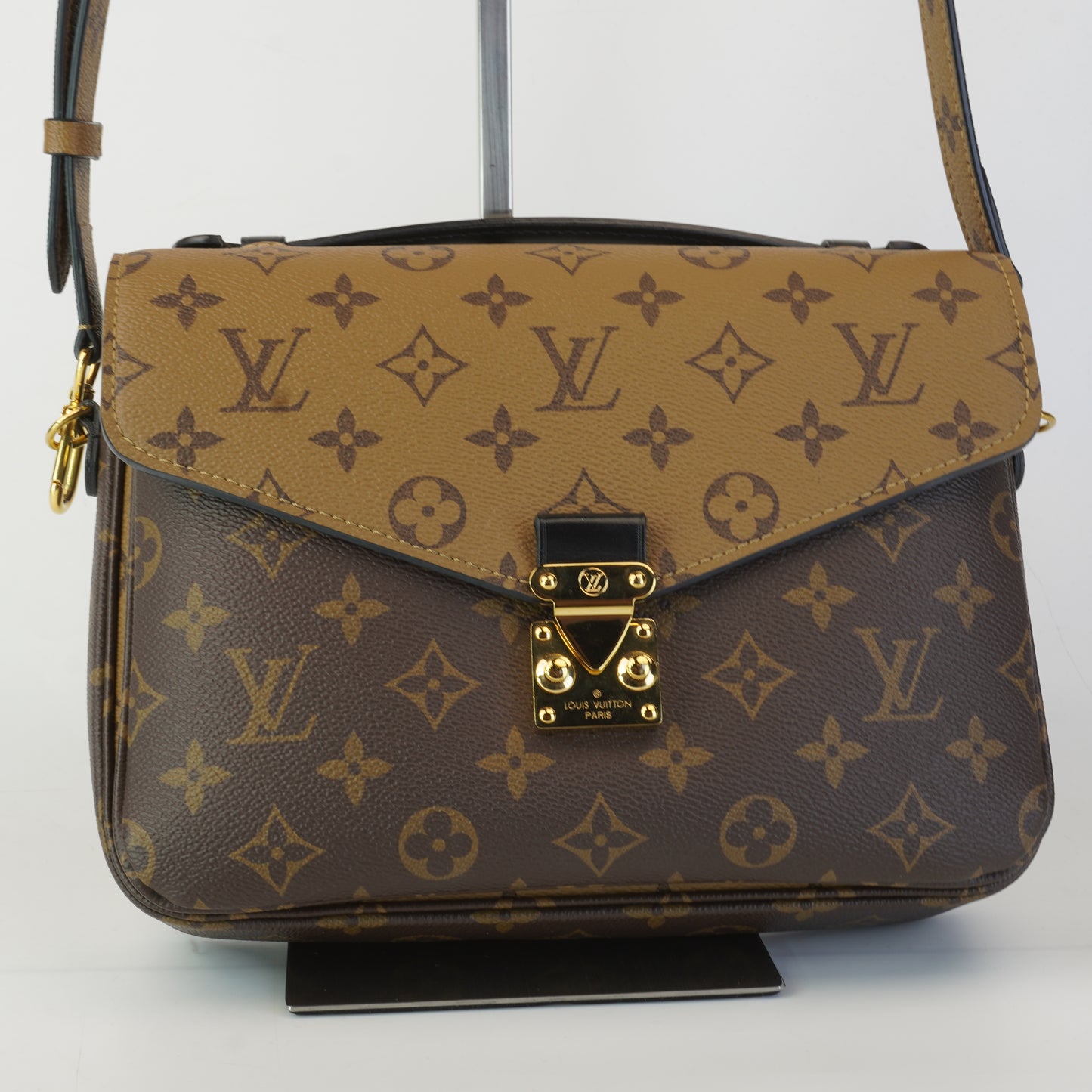 Louis Vuitton	Pochette Metis Reverse Mono