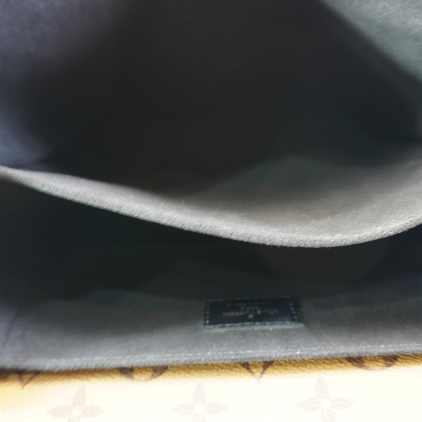 Louis Vuitton	Pochette Metis Reverse Mono