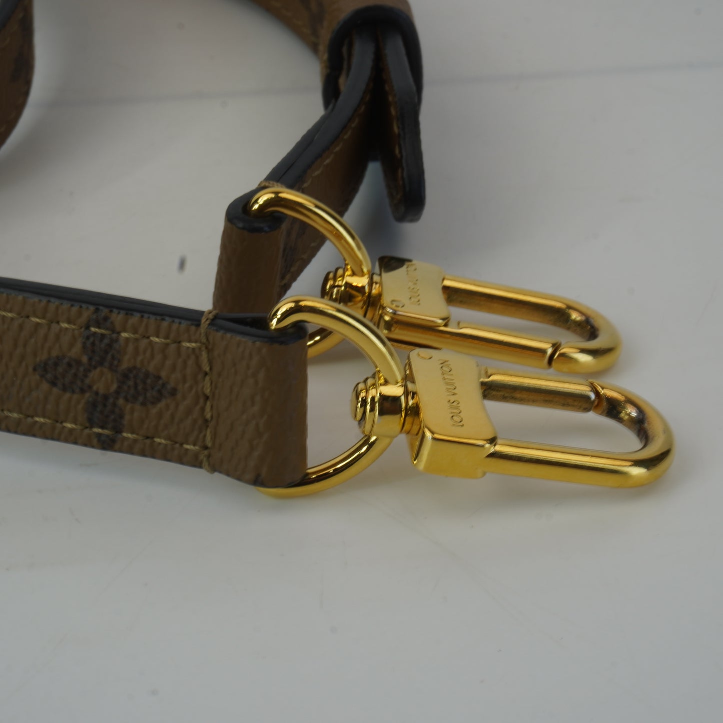 Louis Vuitton	Pochette Metis Reverse Mono