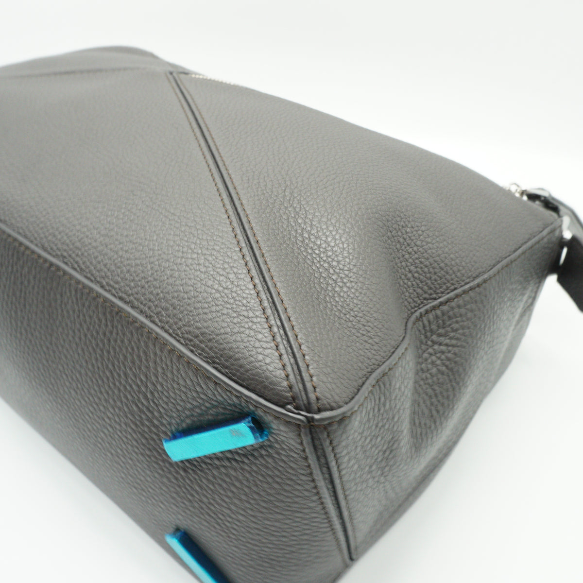 Loewe	Puzzle Large Supple Grained Calfskin Gray GHW