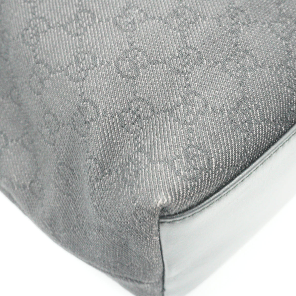 Gucci	GG Canvas Capri Chain Tote Bag medium black GHW