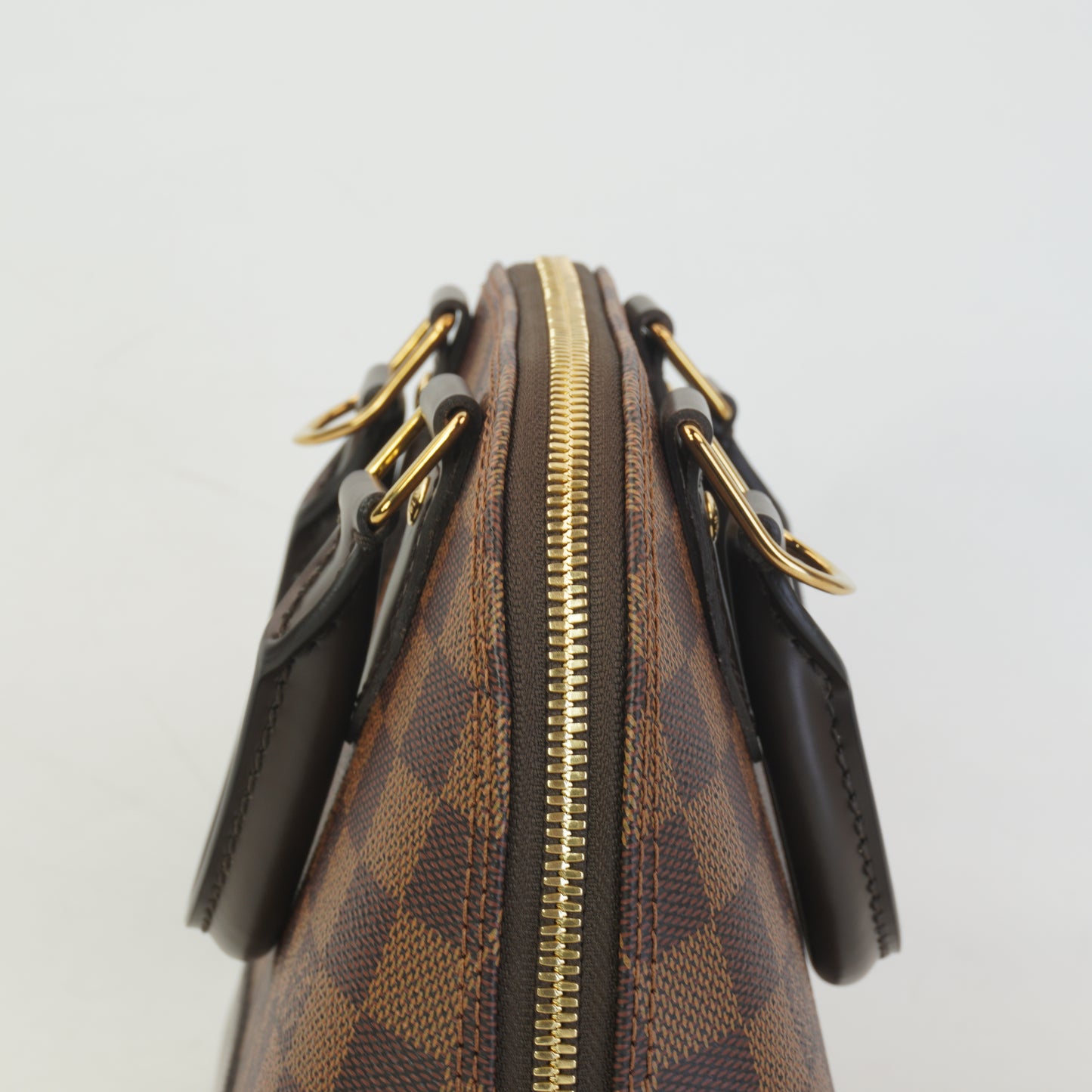 Louis Vuitton	Alma BB