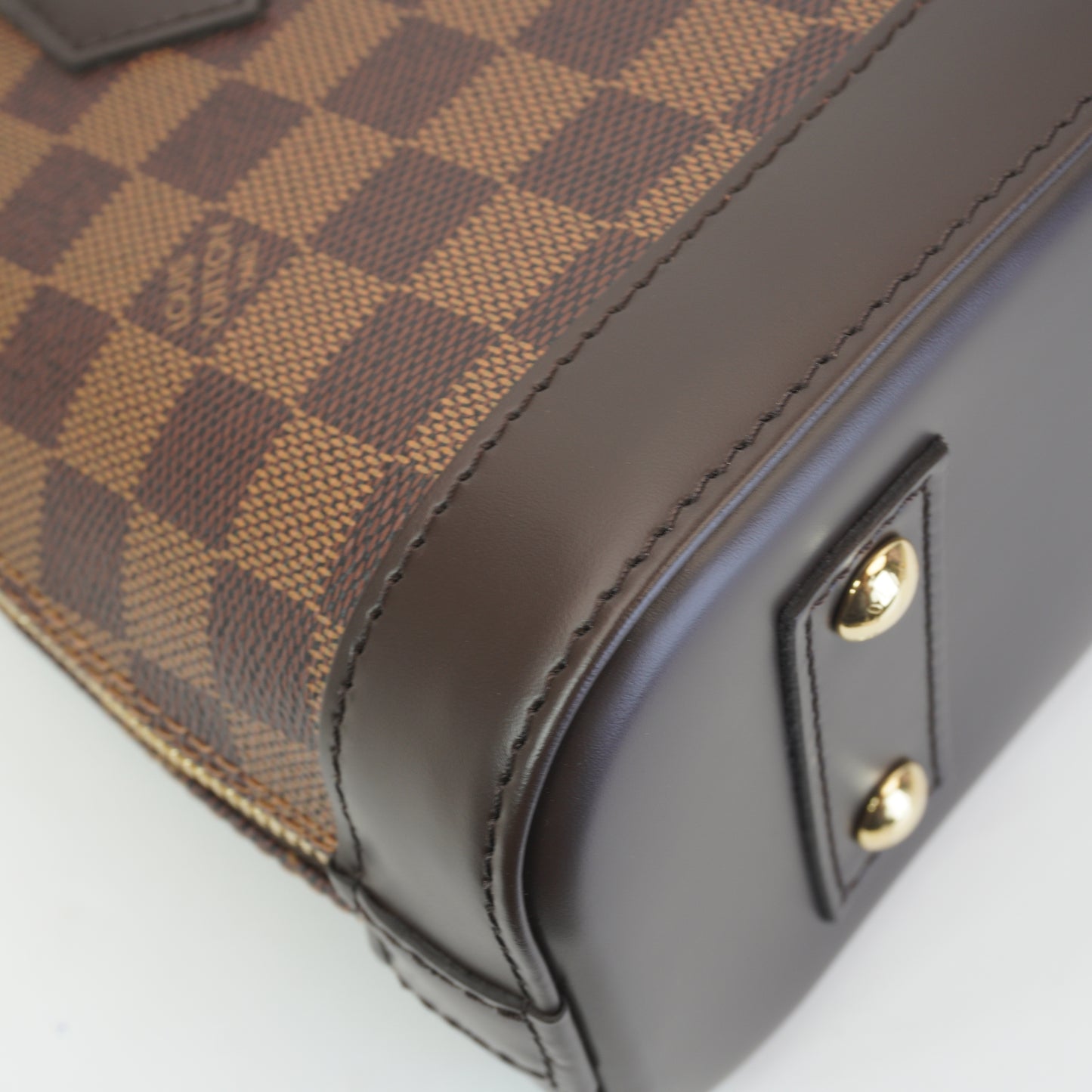 Louis Vuitton	Alma BB