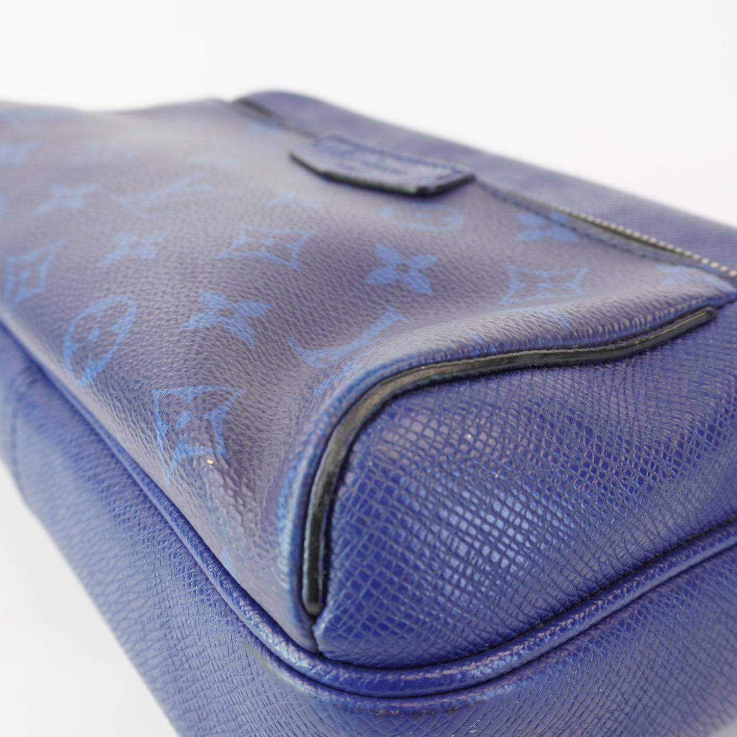 Louis Vuitton	Outdoor Messenger Bag Taigarama