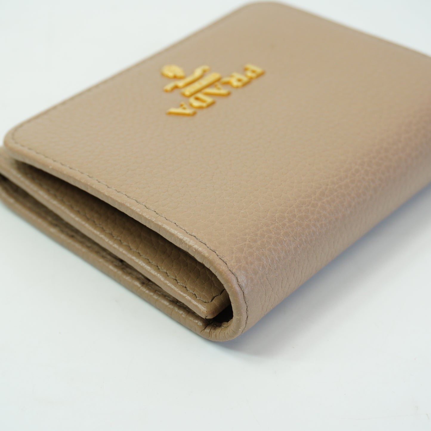 Prada	Vitello Grain Small Leather Beige GHW