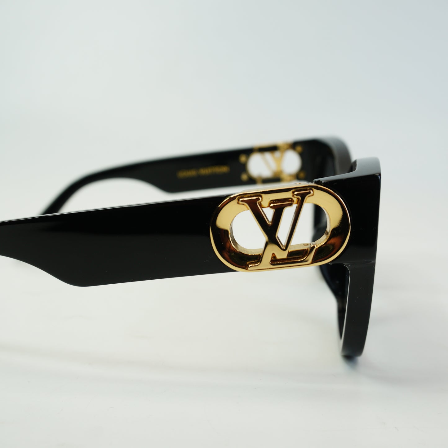 Louis Vuitton	Link PM Cat Eye Sunglasses