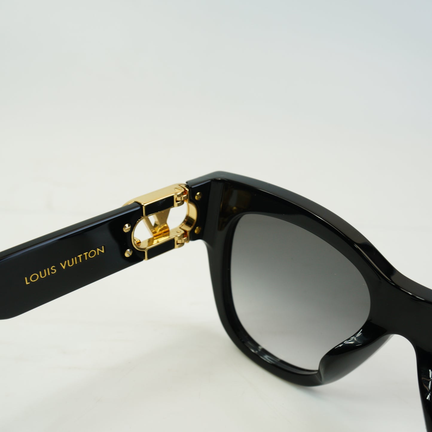 Louis Vuitton	Link PM Cat Eye Sunglasses
