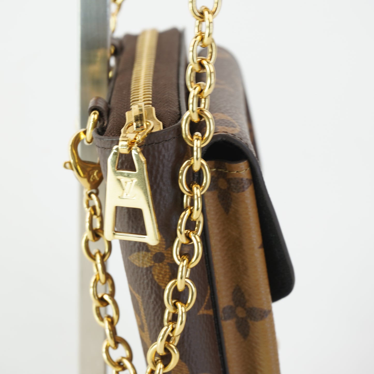 Louis Vuitton	Vertical Zippy WOC Mono