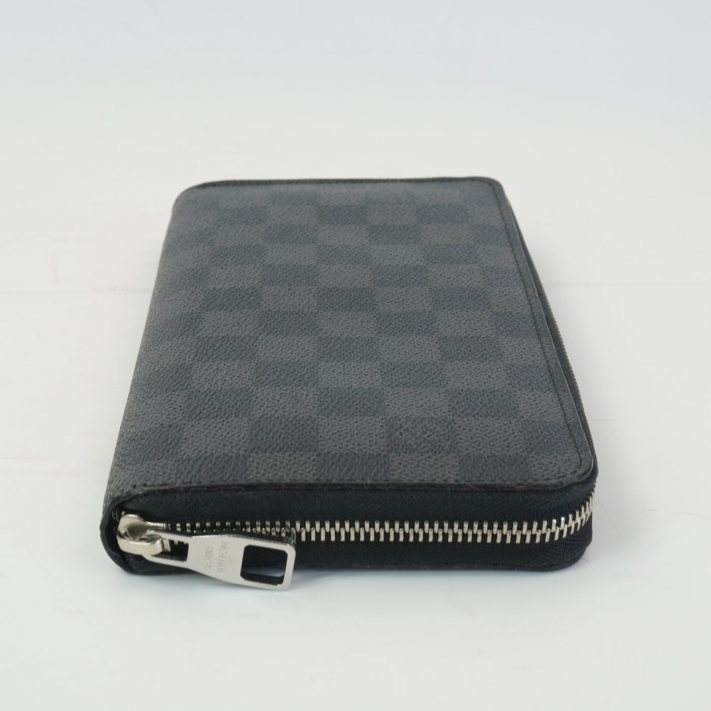 Louis Vuitton	Damier Graphite Zippy Wallet