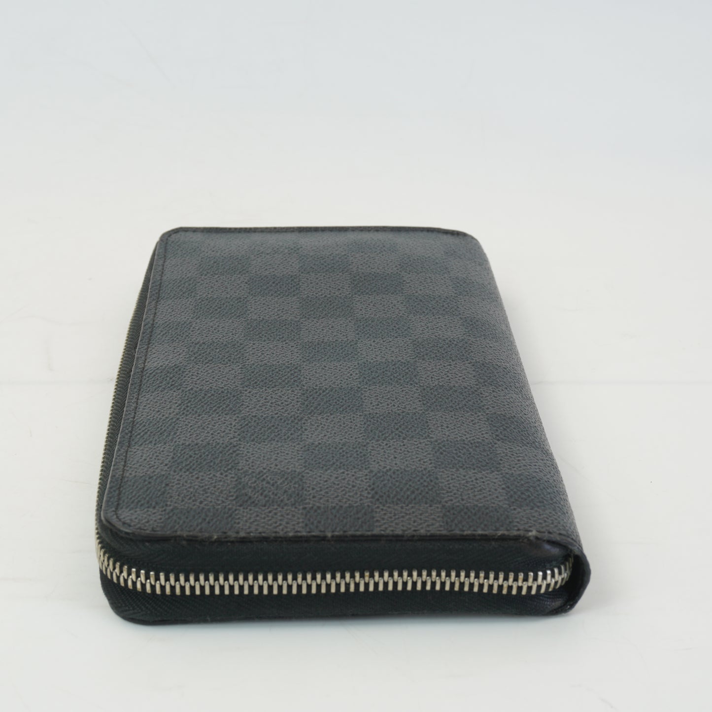 Louis Vuitton	Damier Graphite Zippy Wallet