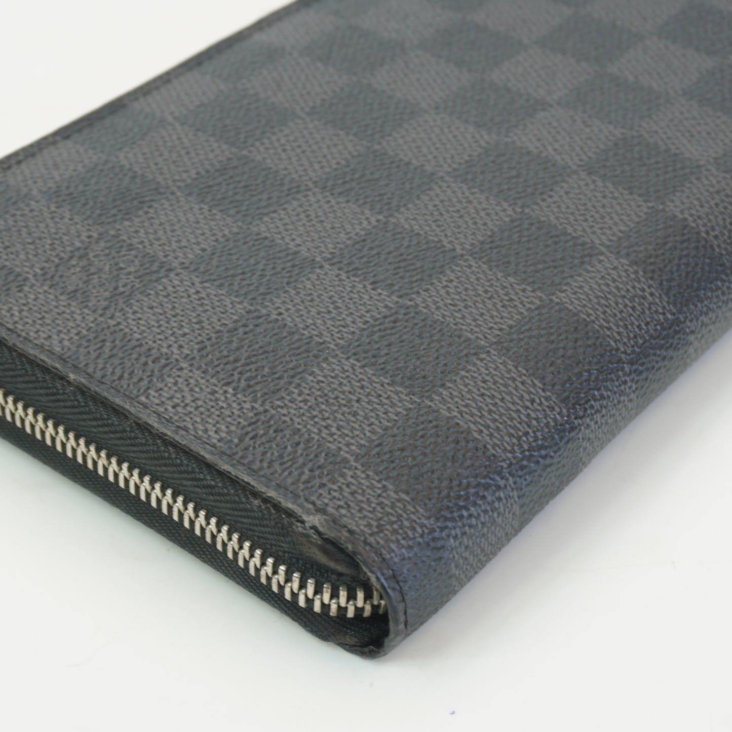 Louis Vuitton	Damier Graphite Zippy Wallet
