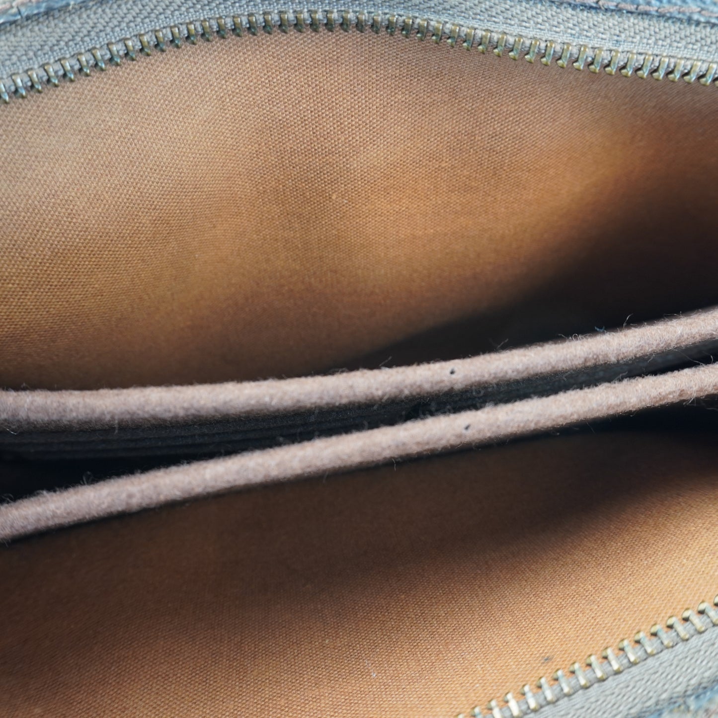 Louis Vuitton	Toiletry Pouch 26 Mono