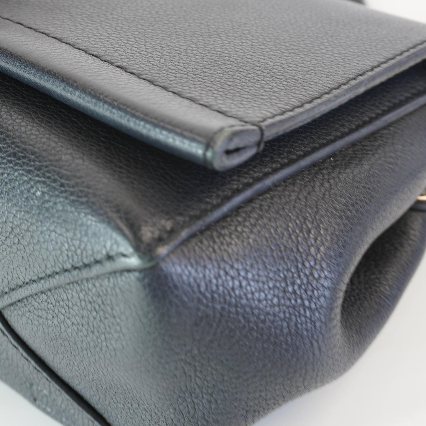 Louis Vuitton	Lock Me Black