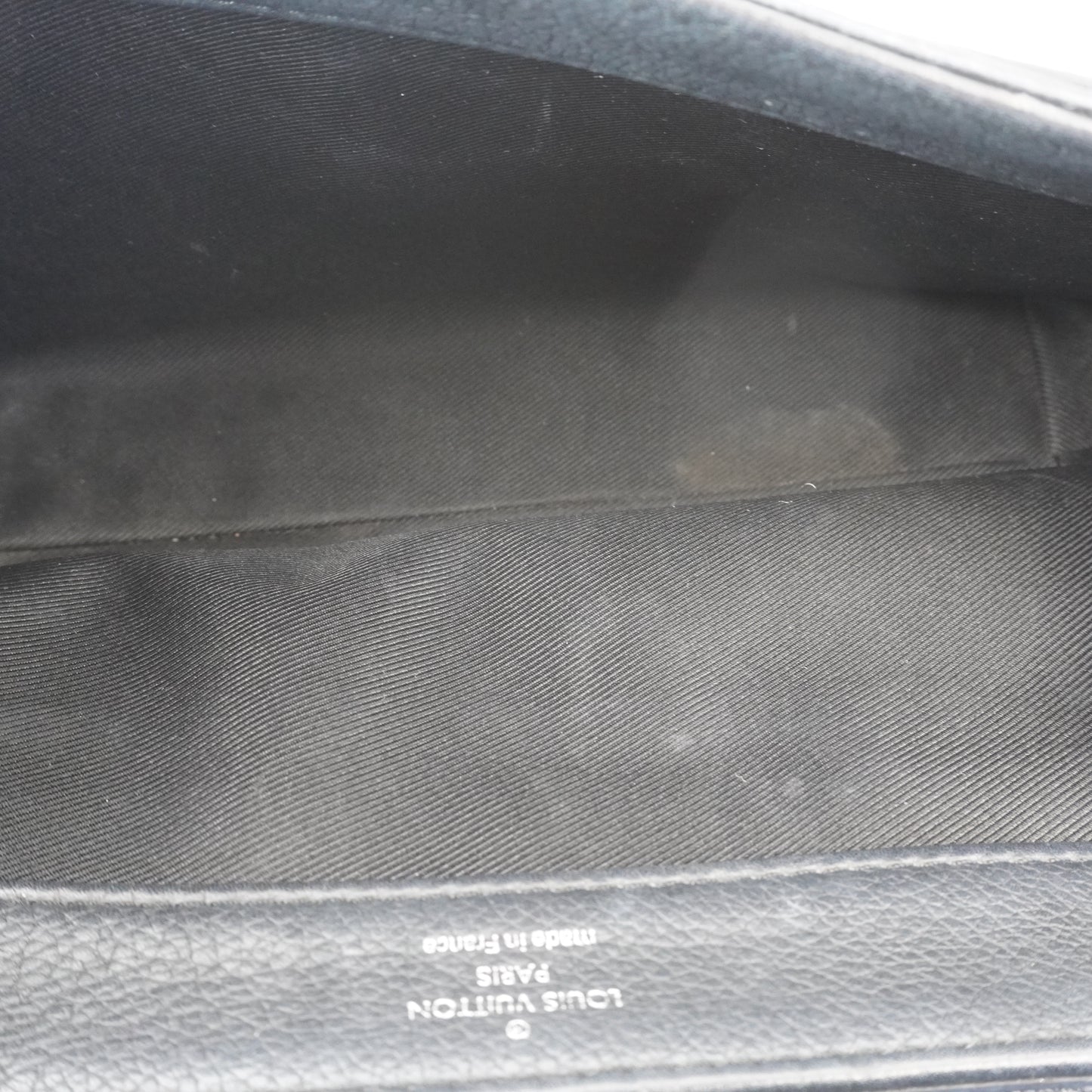 Louis Vuitton	Lock Me Black