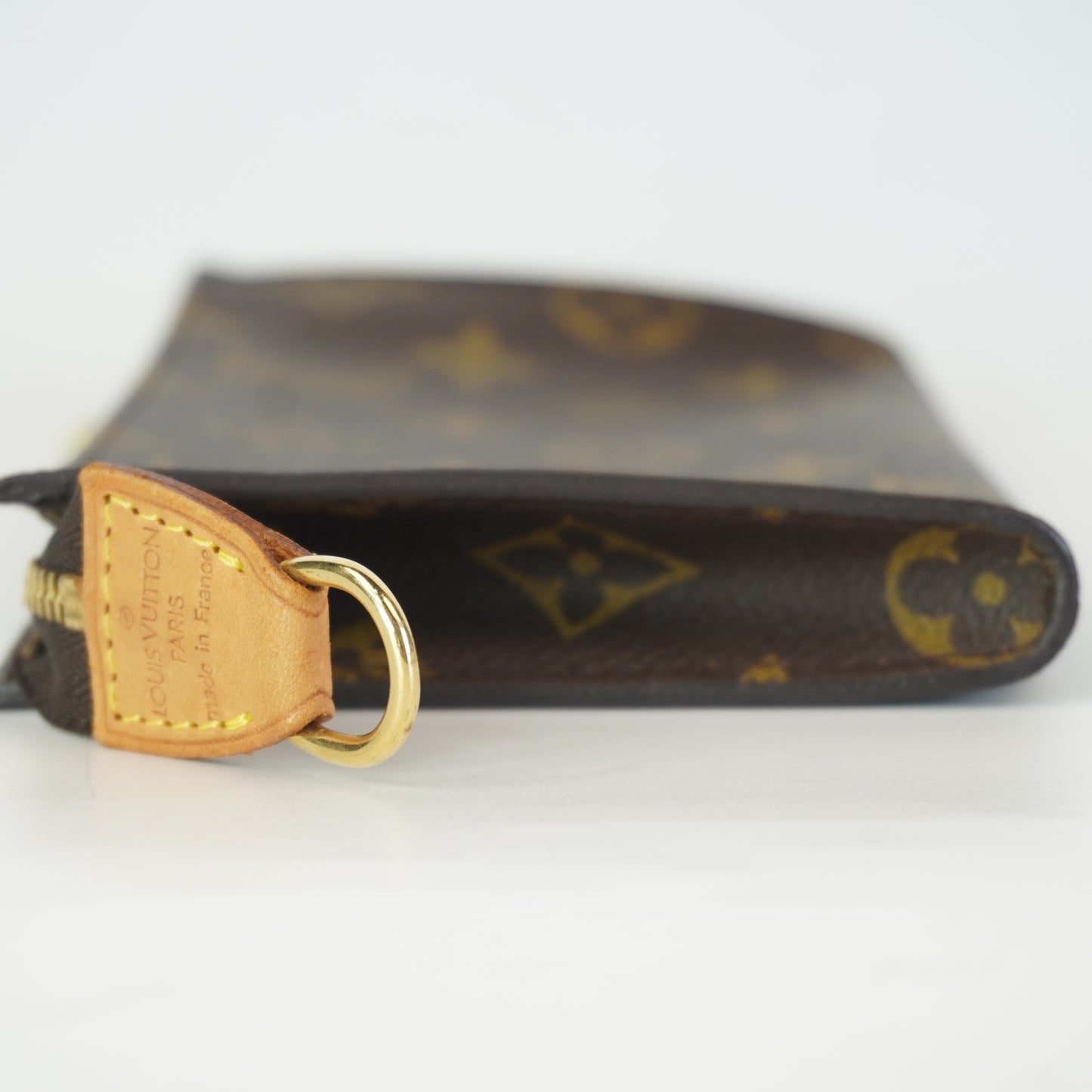 Louis Vuitton	Passport Cover Mono Canvas