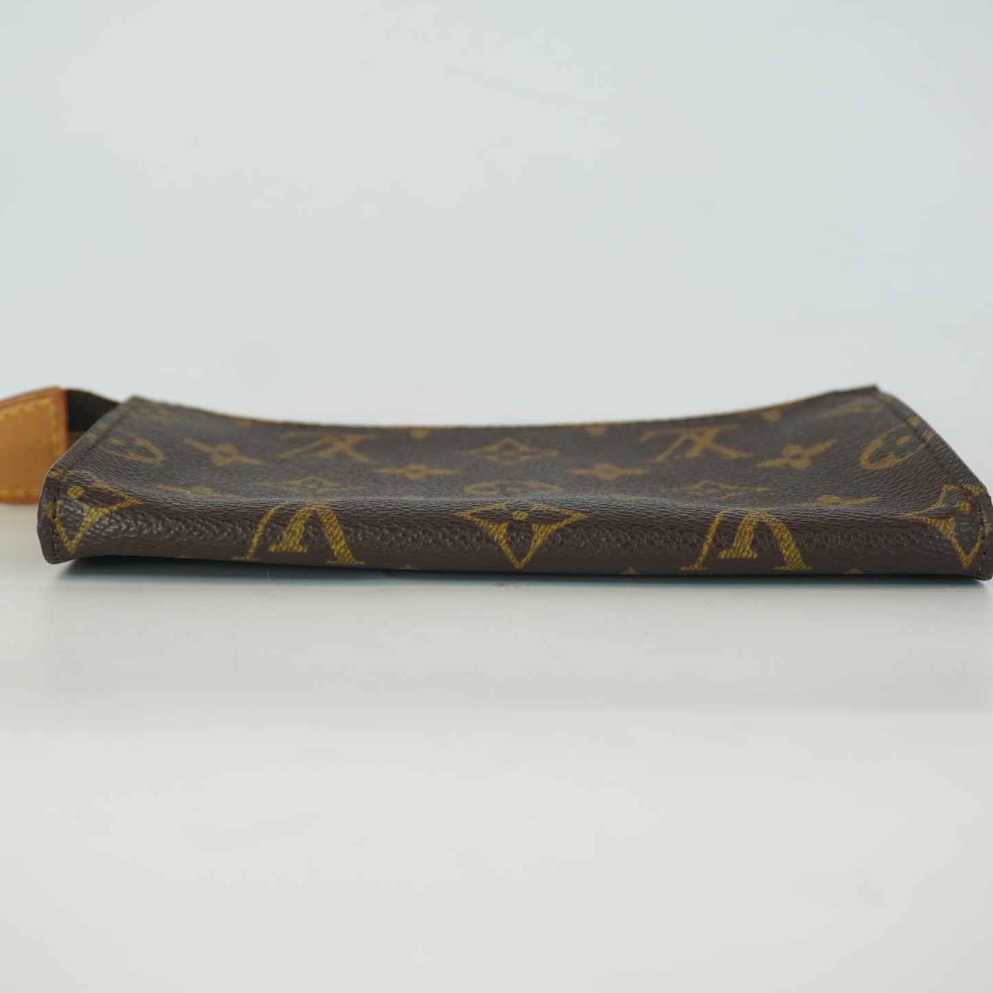 Louis Vuitton	Passport Cover Mono Canvas
