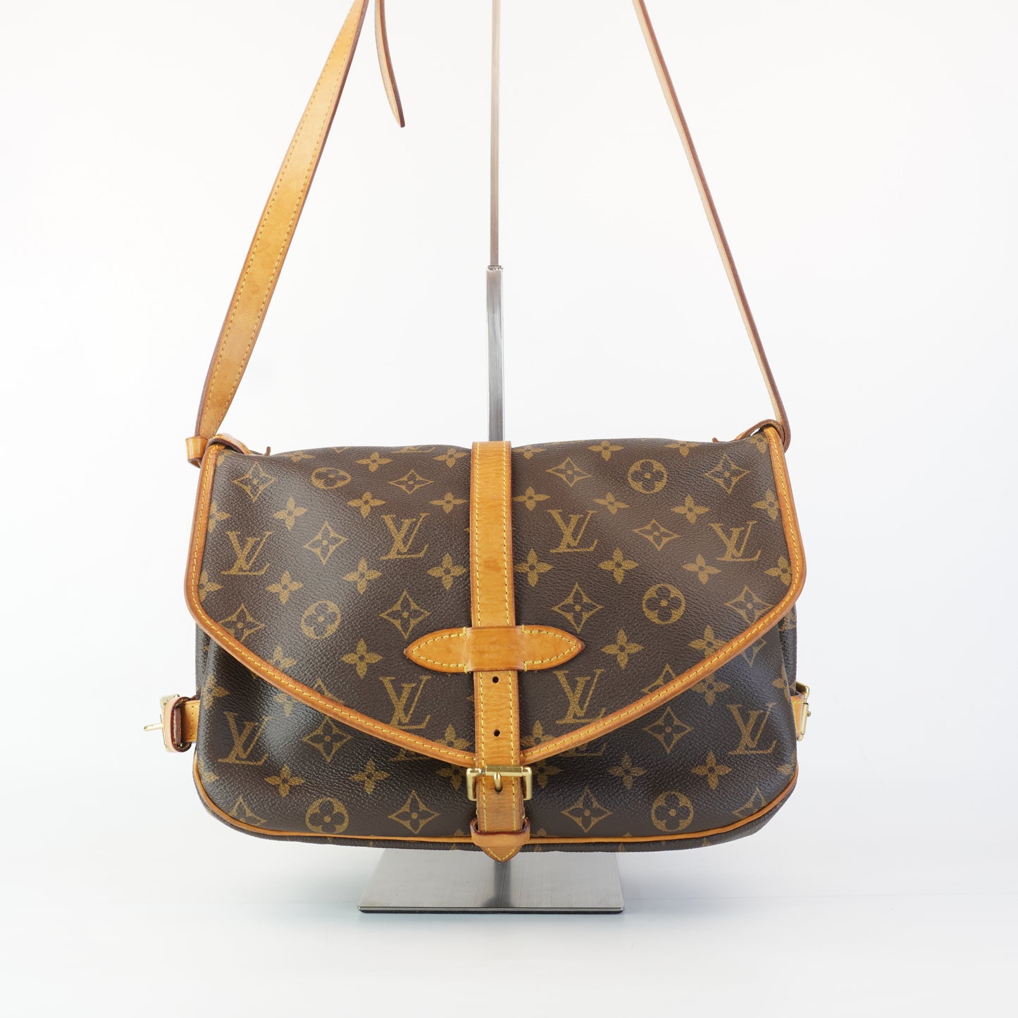 Louis Vuitton	Saumur 30