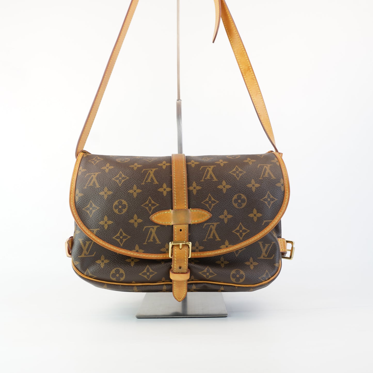 Louis Vuitton	Saumur 30