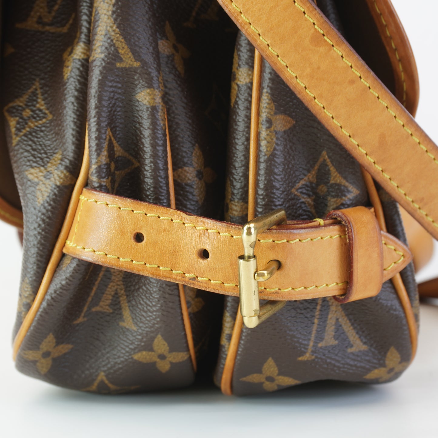 Louis Vuitton	Saumur 30