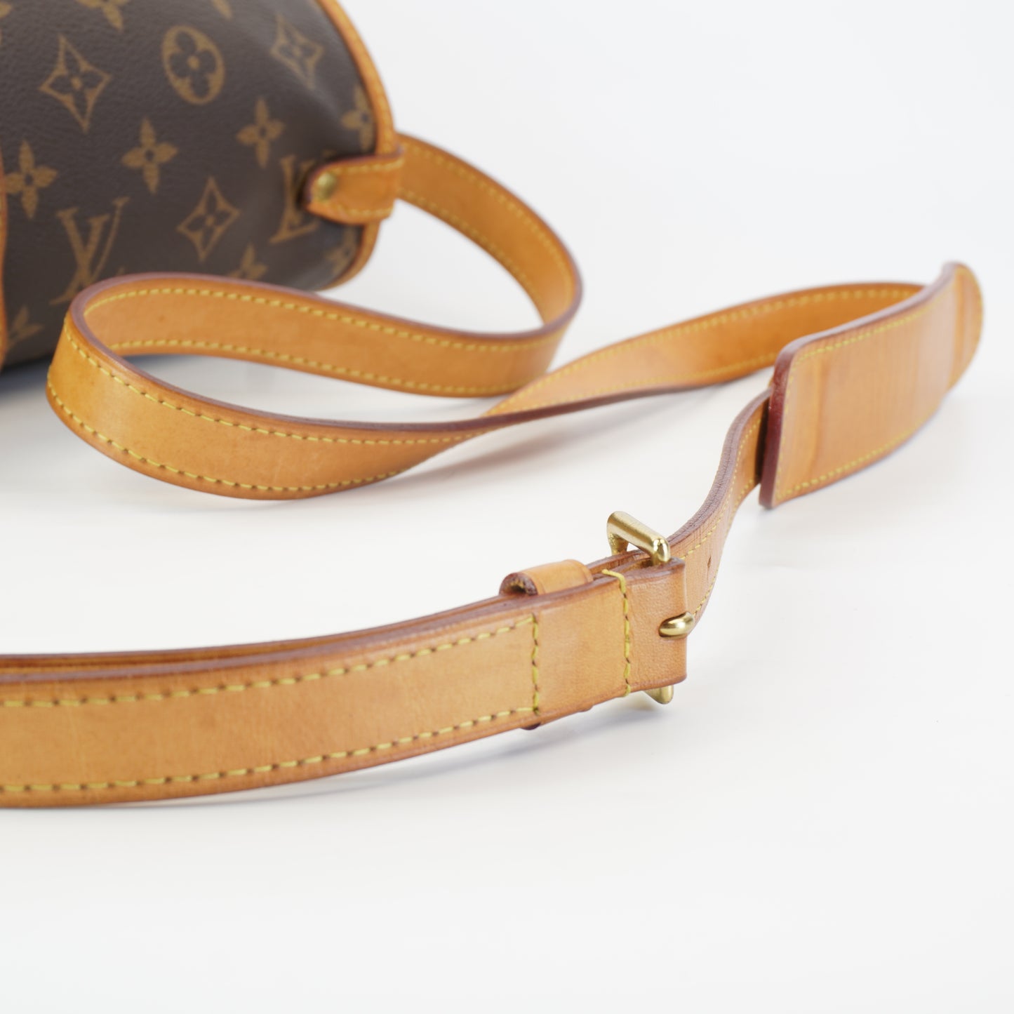 Louis Vuitton	Saumur 30