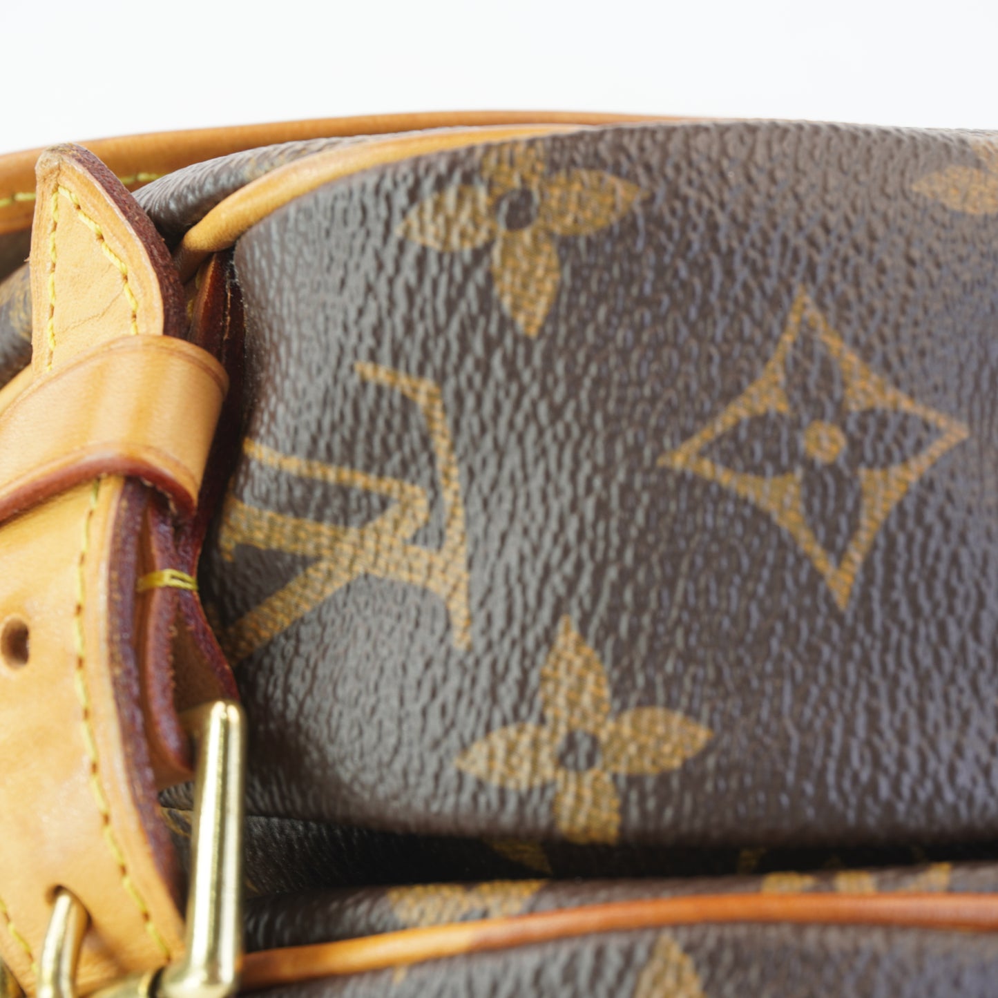 Louis Vuitton	Saumur 30