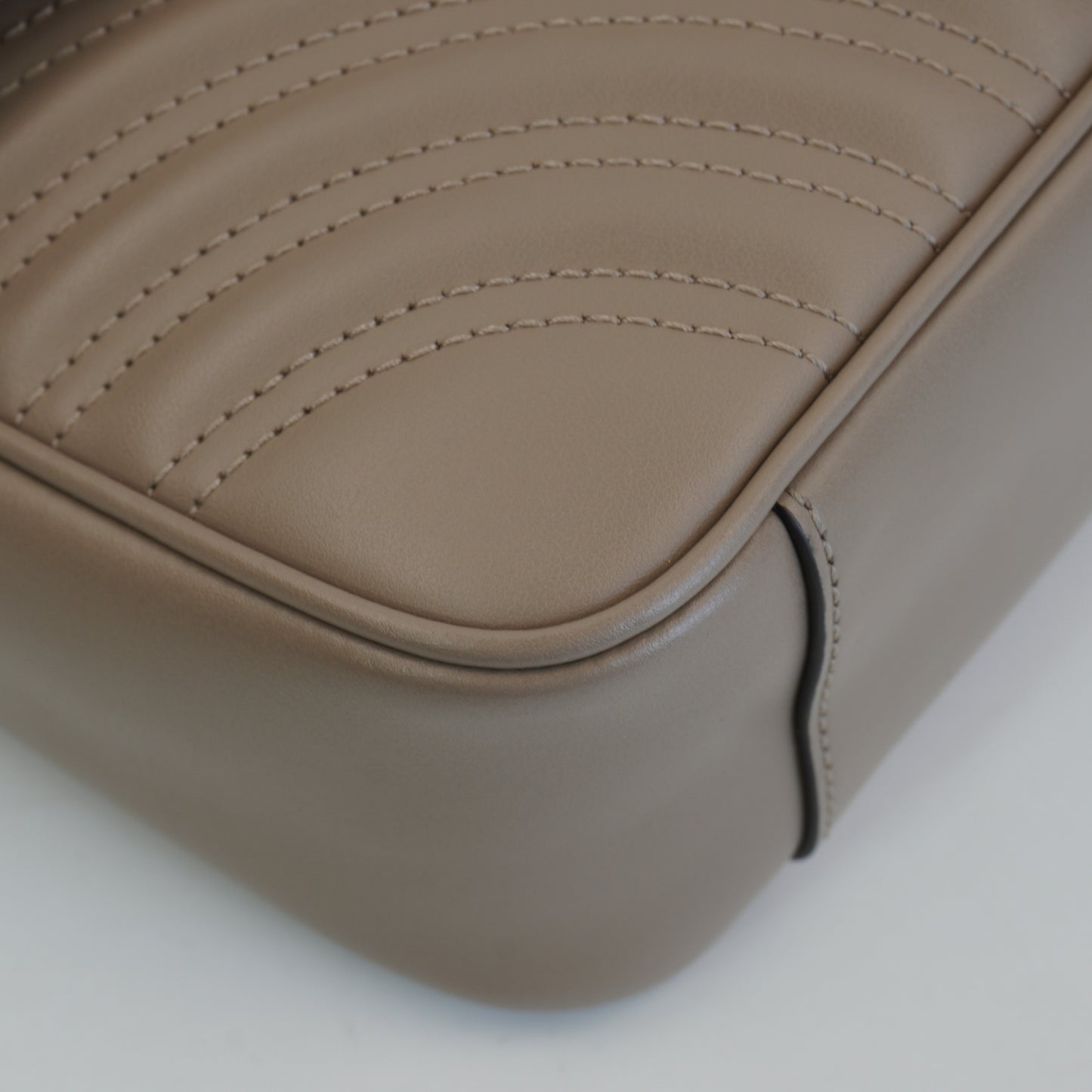 Gucci Marmont Beige GHW Medium
