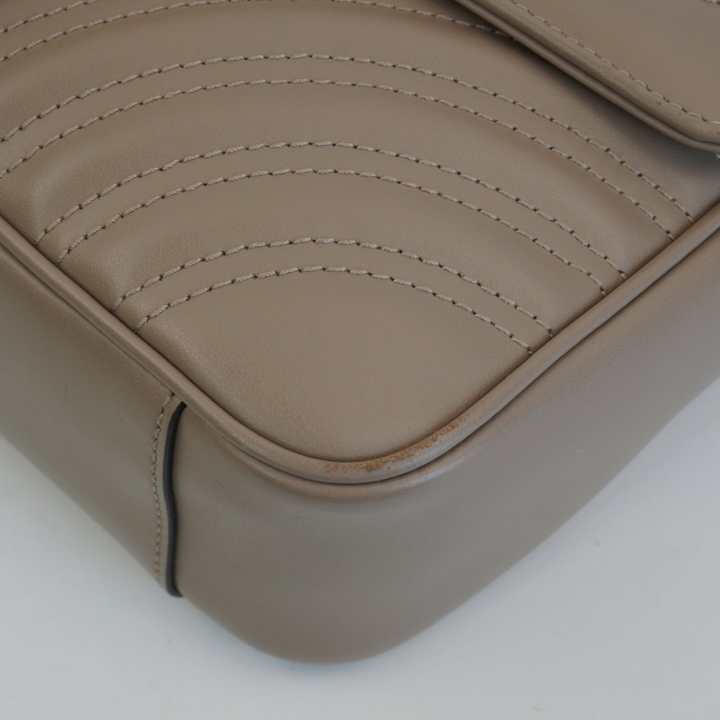 Gucci Marmont Beige GHW Medium
