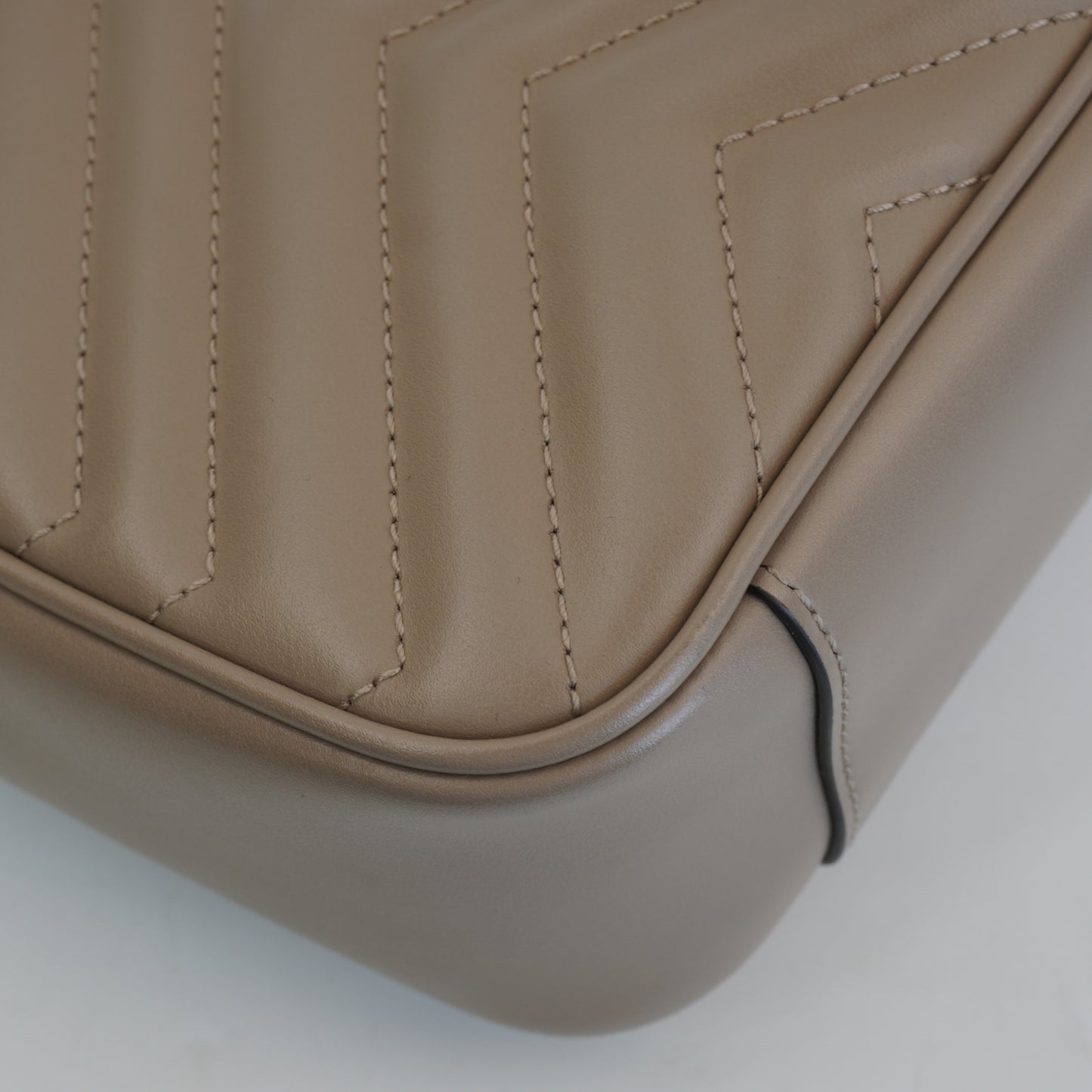 Gucci Marmont Beige GHW Medium
