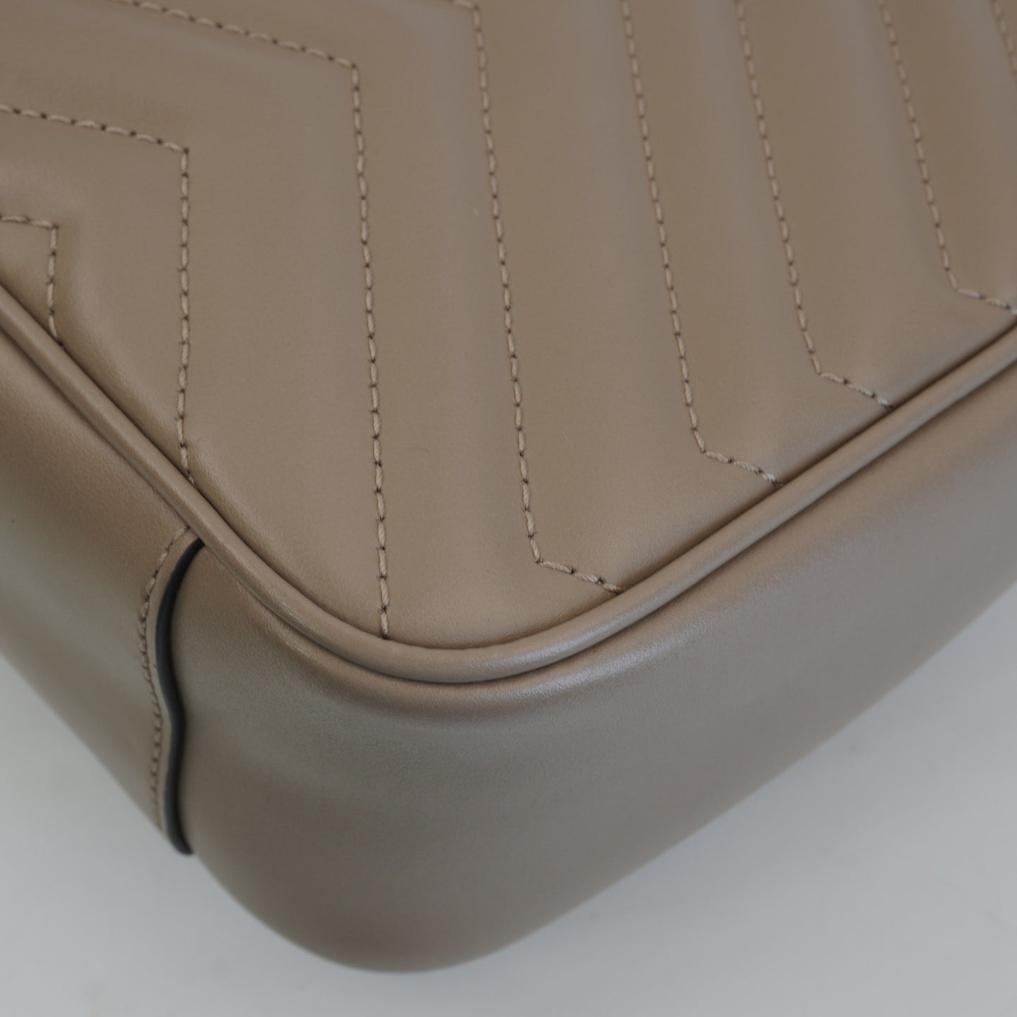 Gucci Marmont Beige GHW Medium