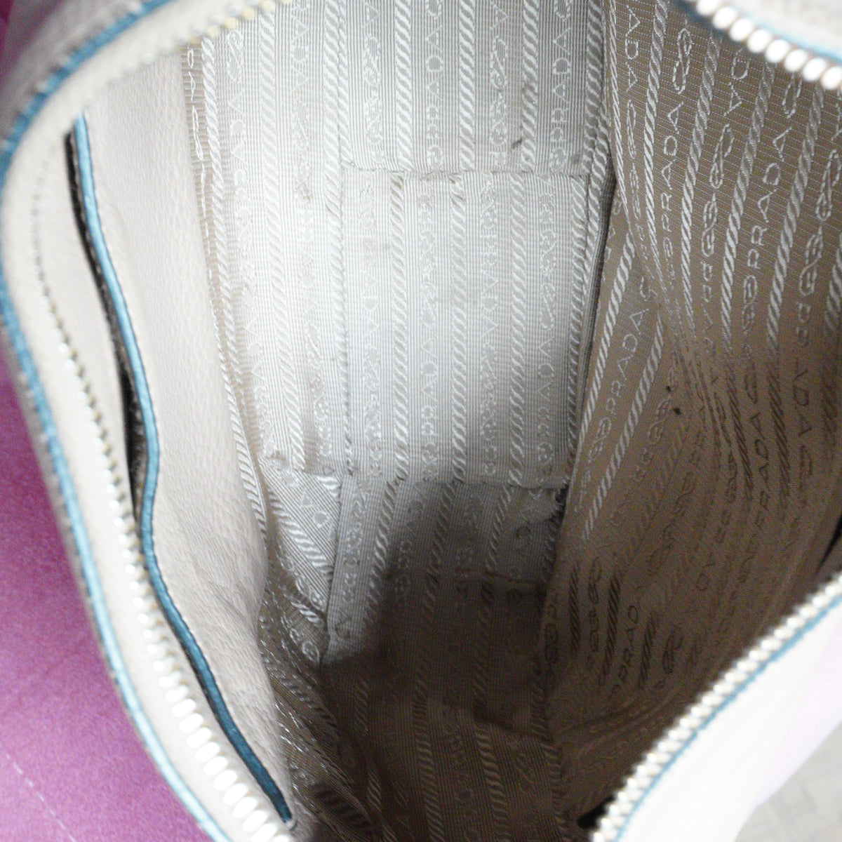 Prada	Vitello Daino Medium Hobo Beige GHW