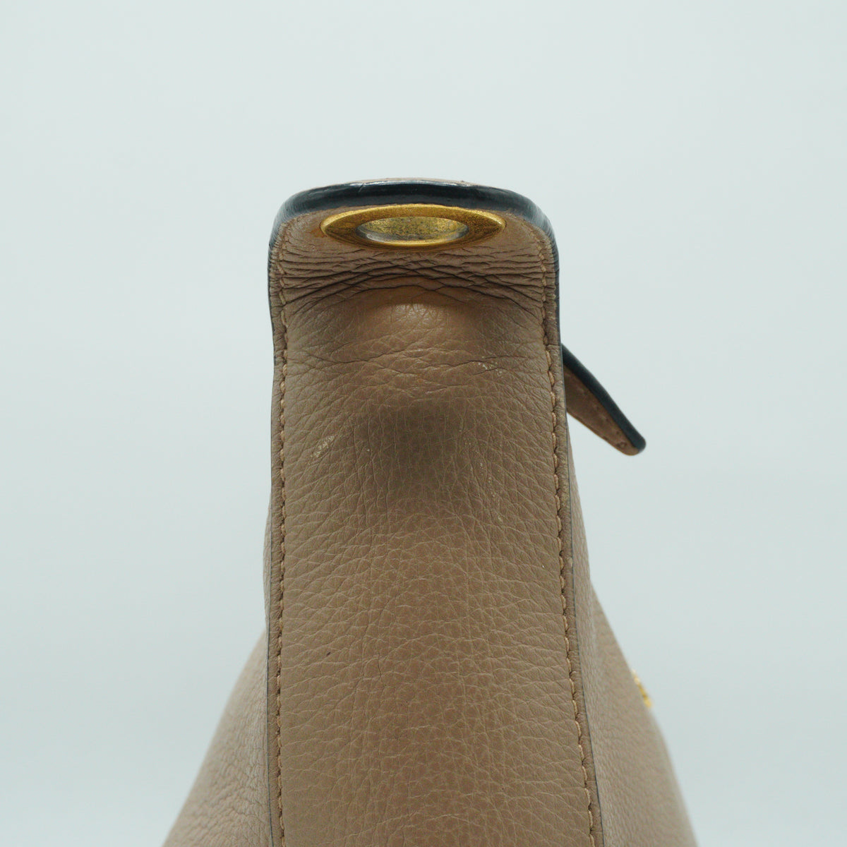 Prada	Vitello Daino Medium Hobo Beige GHW