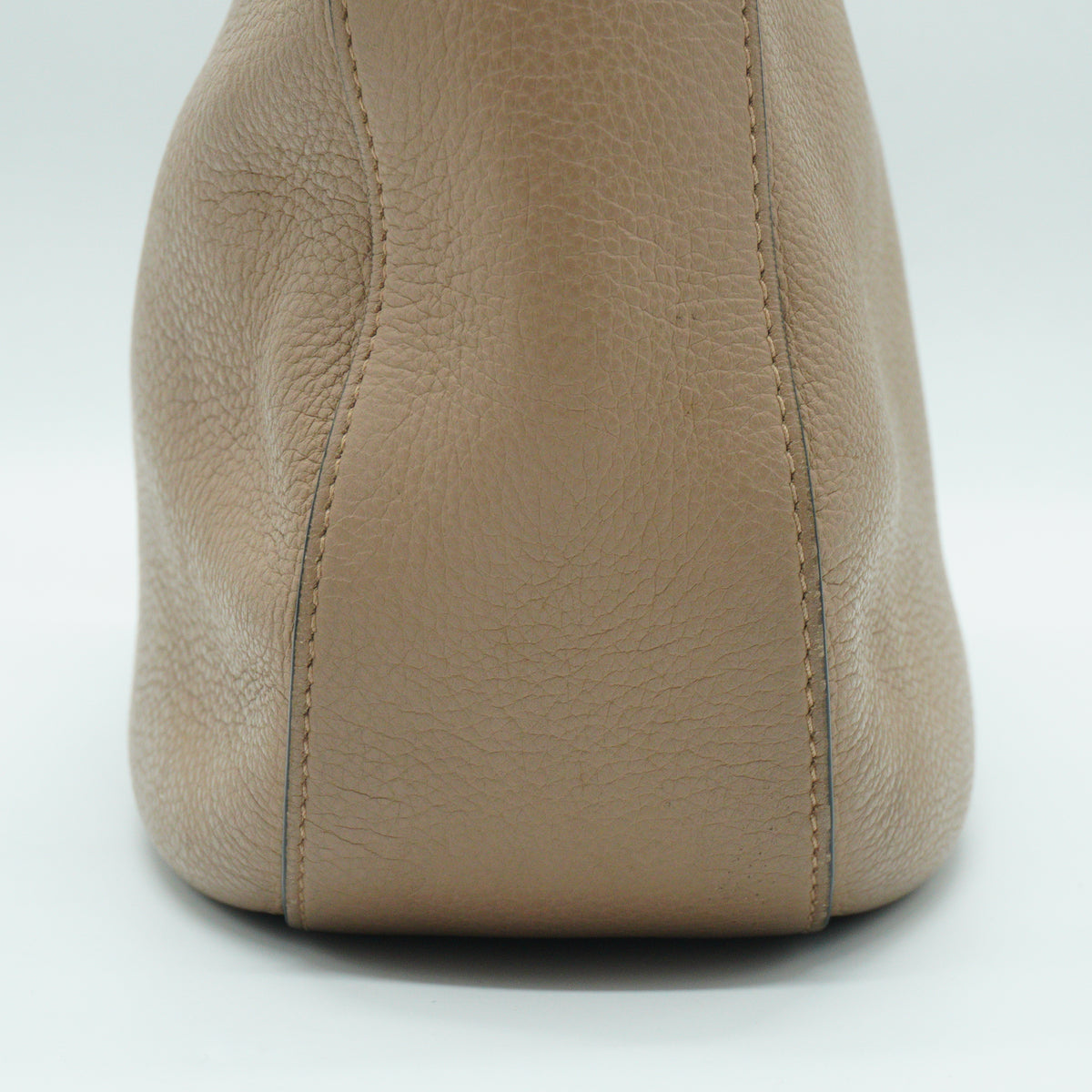 Prada	Vitello Daino Medium Hobo Beige GHW