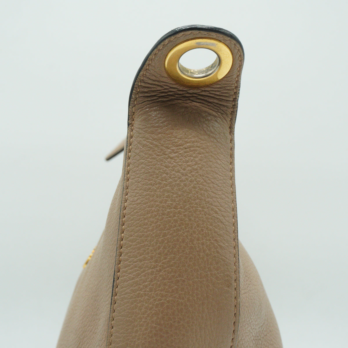 Prada	Vitello Daino Medium Hobo Beige GHW