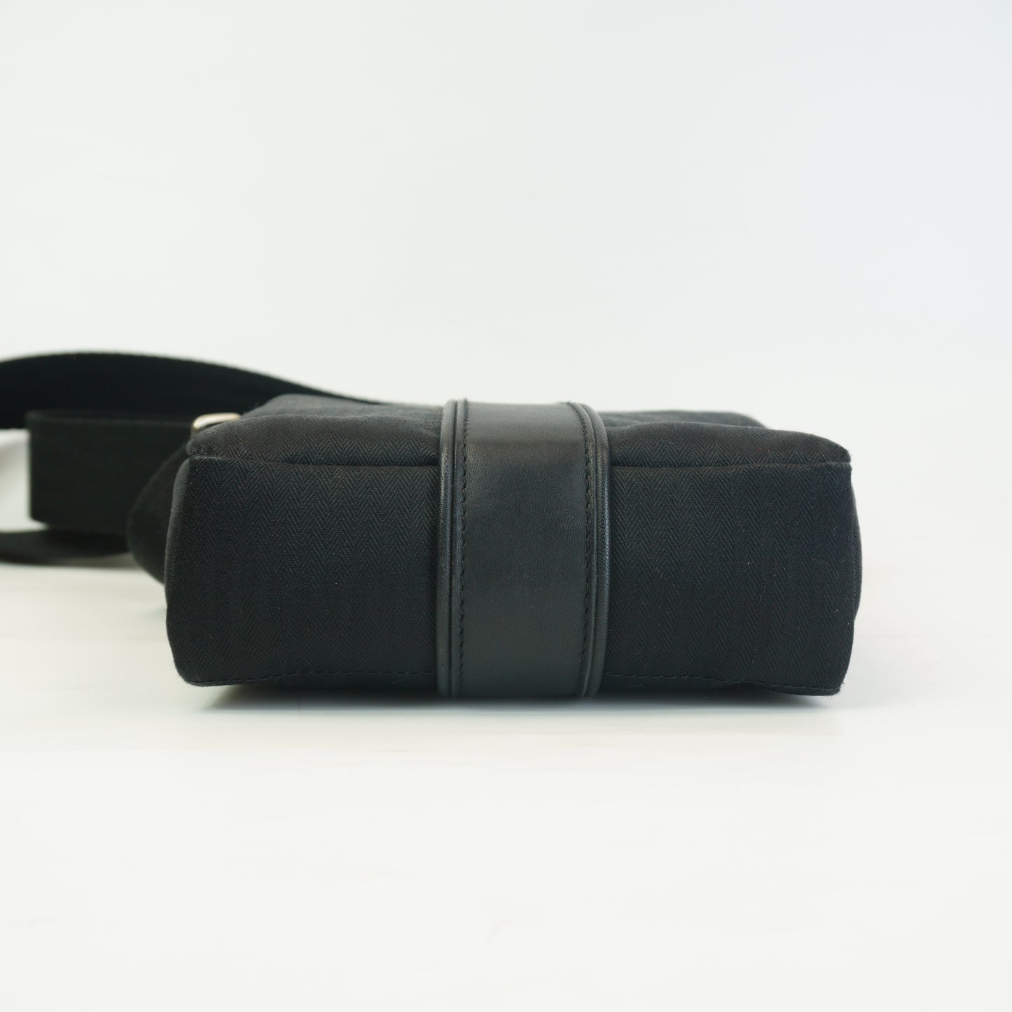 Hermes	Acapulco Bandouliere Messenger Bag Black Small SHW