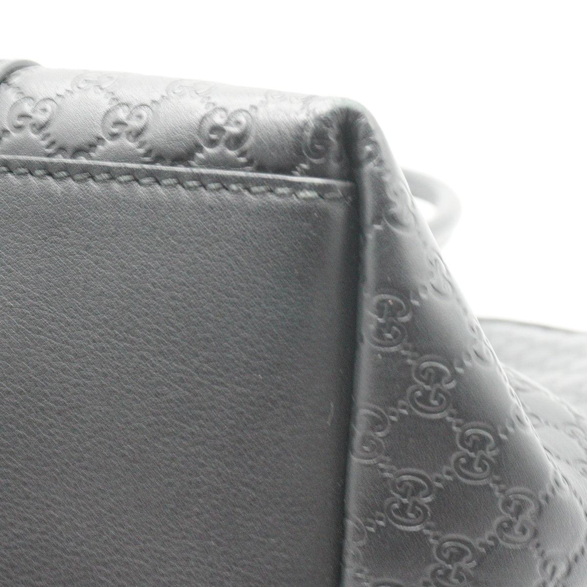 Gucci	Microguccissima Medium Dome Satchel Black Medium GHW