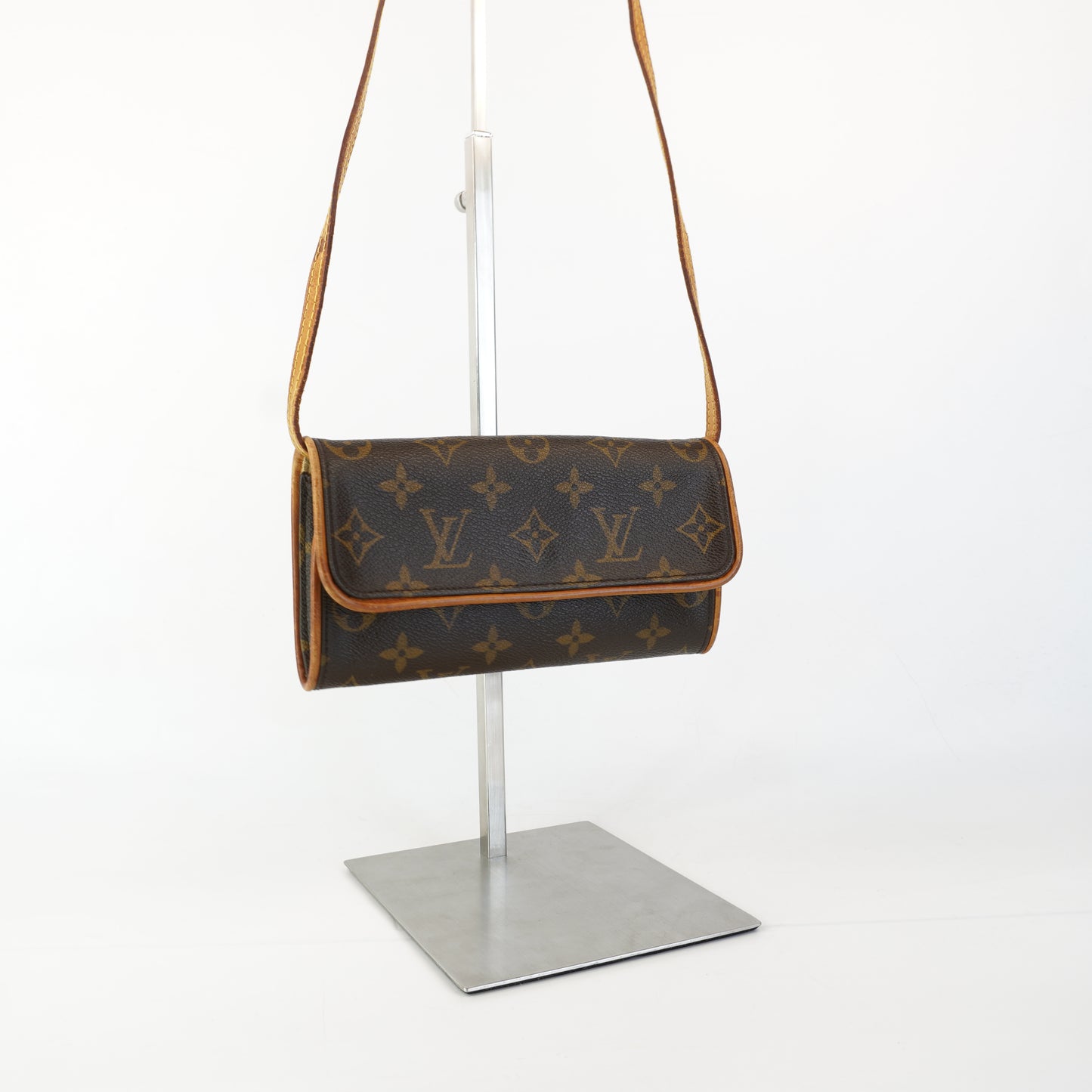 Louis Vuitton Pochette Mono